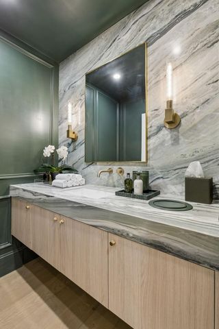 10 S Briar Hollow Lane 15, Houston, TX 77027