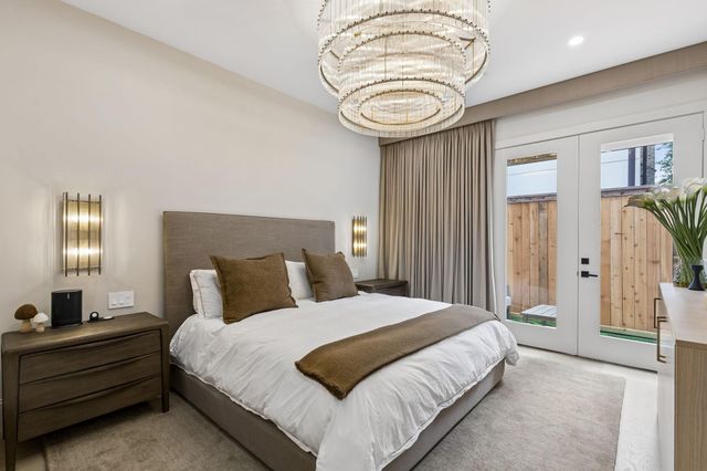 10 S Briar Hollow Lane 15, Houston, TX 77027