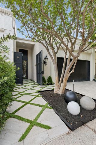 10 S Briar Hollow Lane 15, Houston, TX 77027