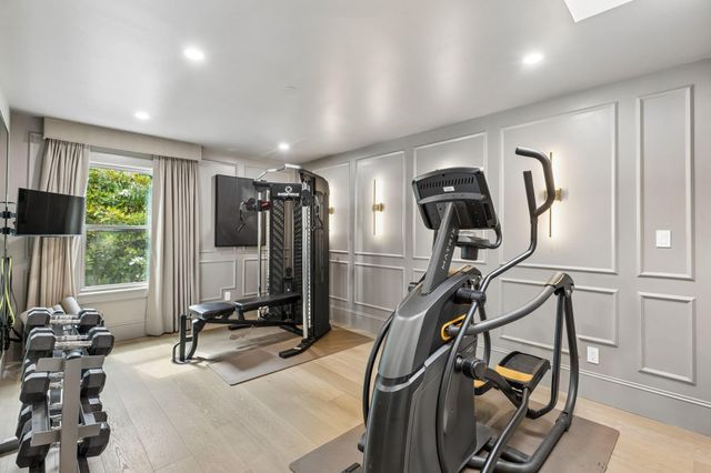 10 S Briar Hollow Lane 15, Houston, TX 77027