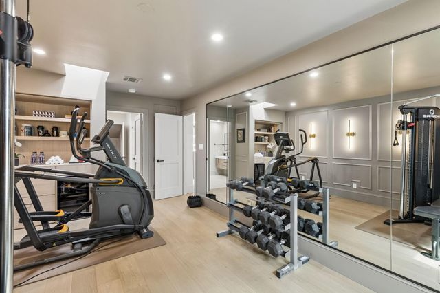10 S Briar Hollow Lane 15, Houston, TX 77027