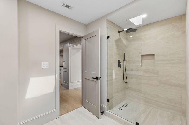 10 S Briar Hollow Lane 15, Houston, TX 77027