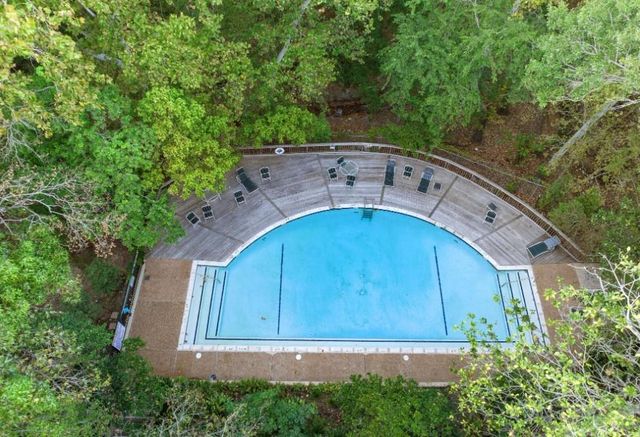 10 S Briar Hollow Lane 15, Houston, TX 77027