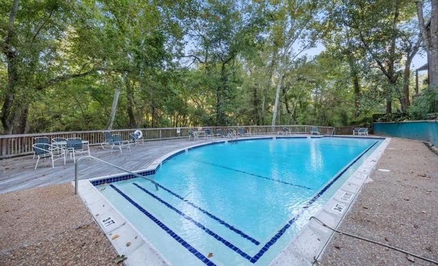 10 S Briar Hollow Lane 15, Houston, TX 77027