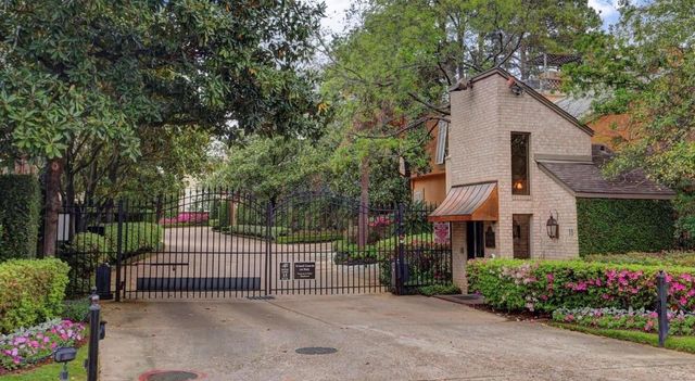 10 S Briar Hollow Lane 15, Houston, TX 77027