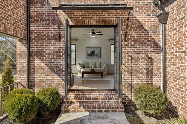 4520 Shys Hill Rd, Nashville, TN 37215