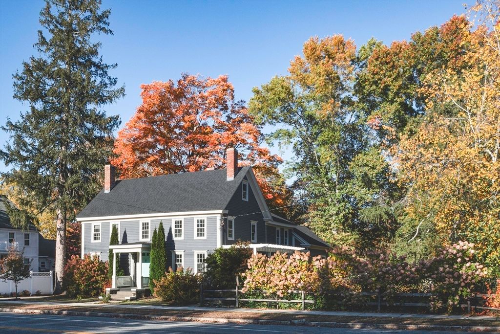 52 E Main Street, Georgetown, MA 01833