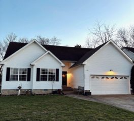 300 Chalet Cir, Clarksville, TN 37040
