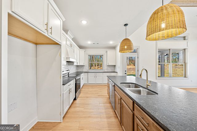 33 Hometown Court, Jefferson, GA 30549