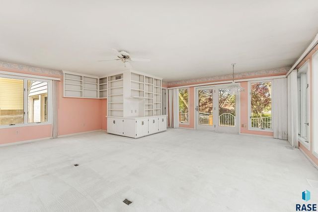 1101 S Western Ave, Sioux Falls, SD 57105