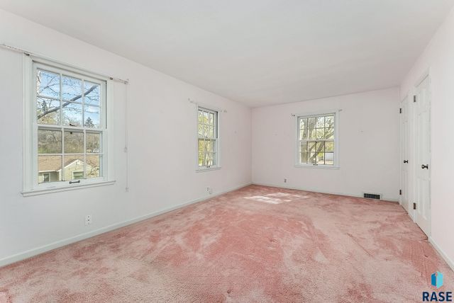 1101 S Western Ave, Sioux Falls, SD 57105