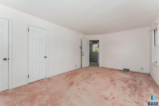 1101 S Western Ave, Sioux Falls, SD 57105