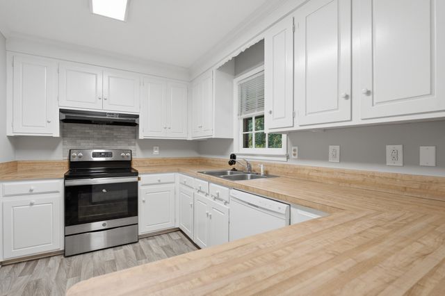 411 Forest Circle, Summerville, SC 29483