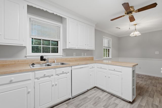 411 Forest Circle, Summerville, SC 29483