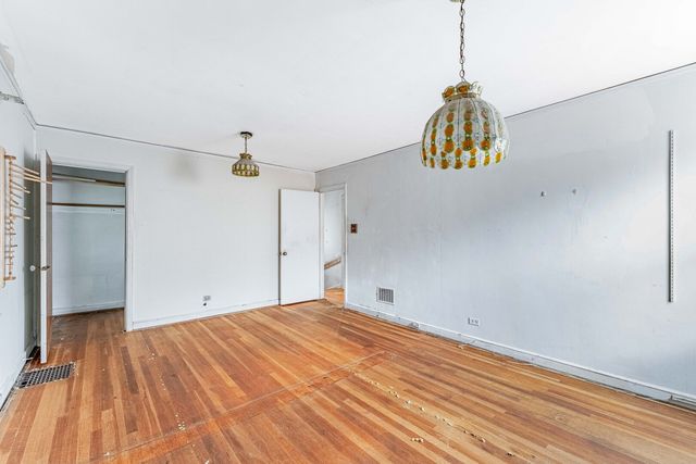 8238 S Prairie Avenue, Chicago, IL 60619