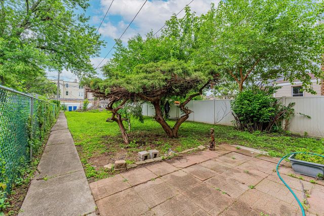8238 S Prairie Avenue, Chicago, IL 60619