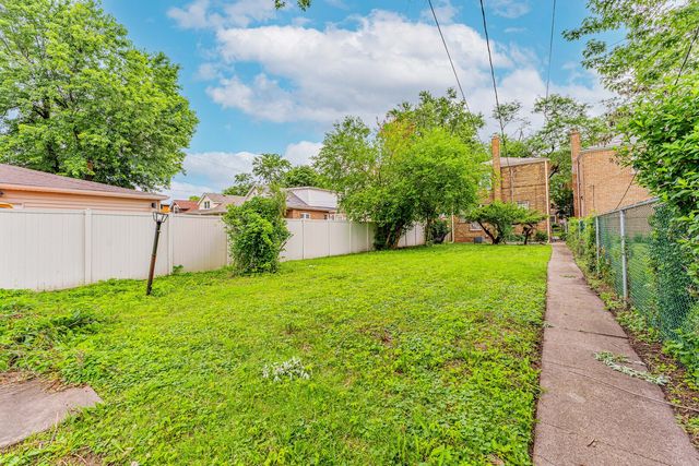 8238 S Prairie Avenue, Chicago, IL 60619
