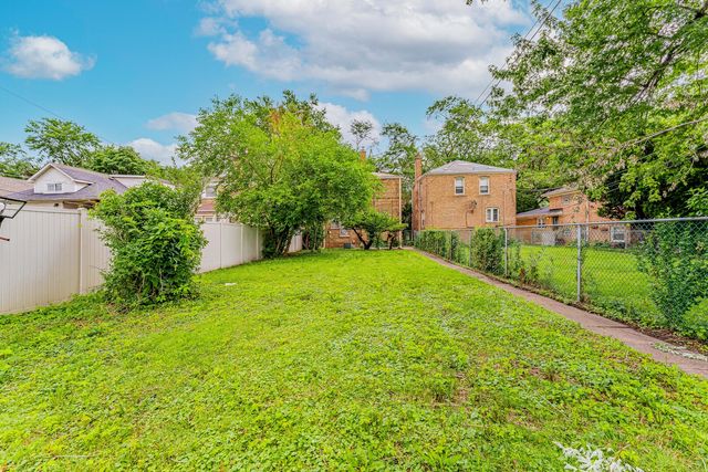 8238 S Prairie Avenue, Chicago, IL 60619