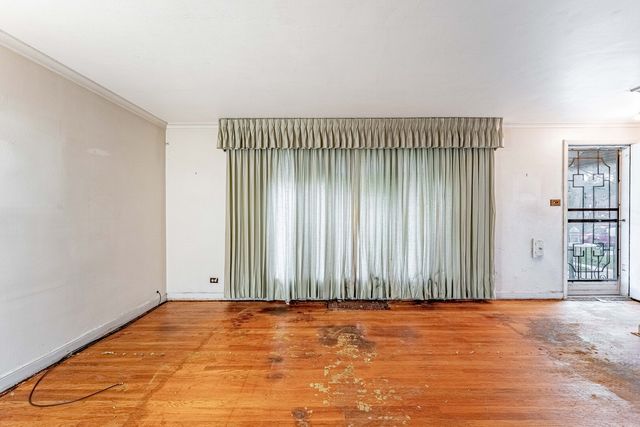 8238 S Prairie Avenue, Chicago, IL 60619