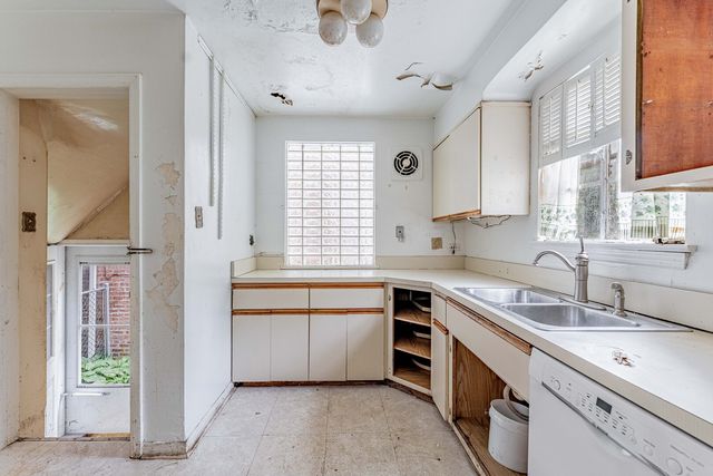 8238 S Prairie Avenue, Chicago, IL 60619