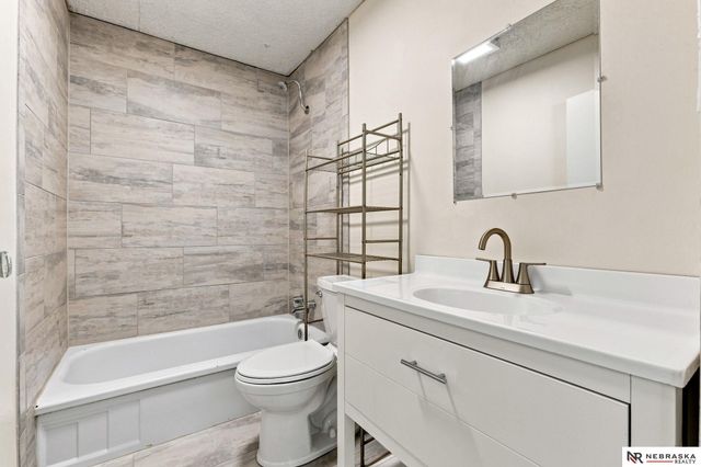 2127 Hickory Lane, Fremont, NE 68025