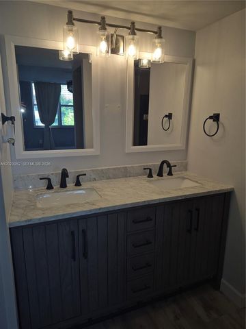 16565 NE 26th Ave 2E, North Miami Beach, FL 33160