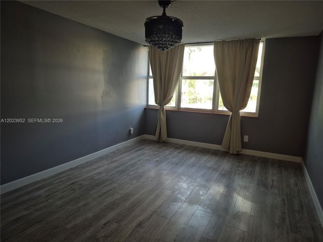 16565 NE 26th Ave 2E, North Miami Beach, FL 33160