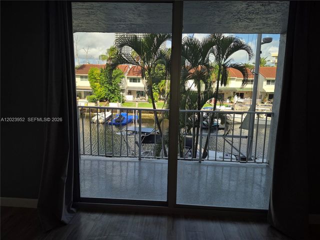 16565 NE 26th Ave 2E, North Miami Beach, FL 33160