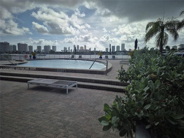16565 NE 26th Ave 2E, North Miami Beach, FL 33160