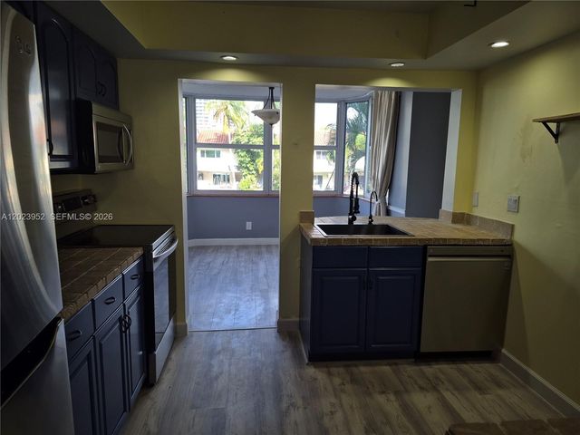 16565 NE 26th Ave 2E, North Miami Beach, FL 33160