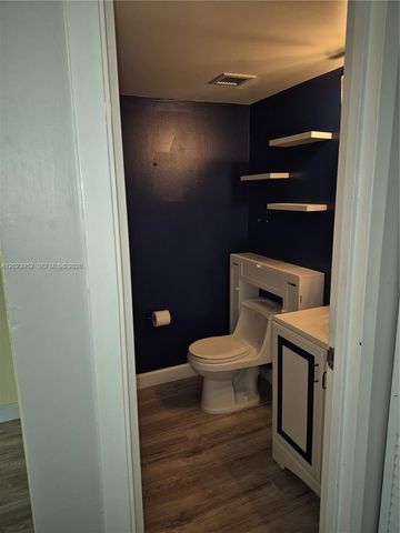 16565 NE 26th Ave 2E, North Miami Beach, FL 33160