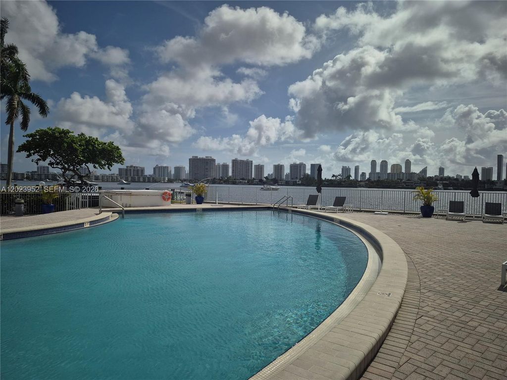 16565 NE 26th Ave 2E, North Miami Beach, FL 33160