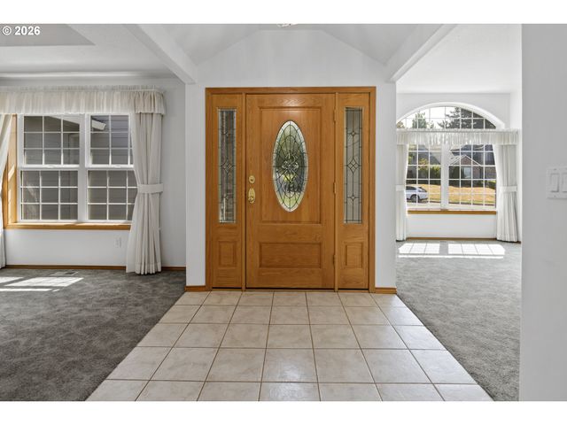 1747 Sw MONTMORE Way, Troutdale, OR 97060