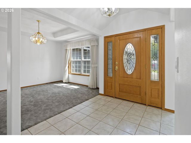 1747 Sw MONTMORE Way, Troutdale, OR 97060