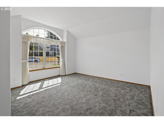 1747 Sw MONTMORE Way, Troutdale, OR 97060