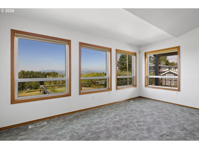 1747 Sw MONTMORE Way, Troutdale, OR 97060