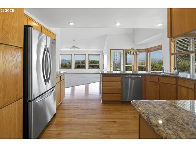 1747 Sw MONTMORE Way, Troutdale, OR 97060