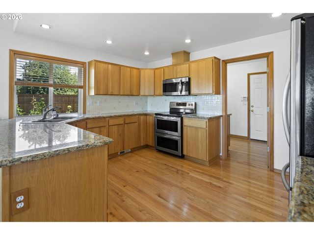 1747 Sw MONTMORE Way, Troutdale, OR 97060