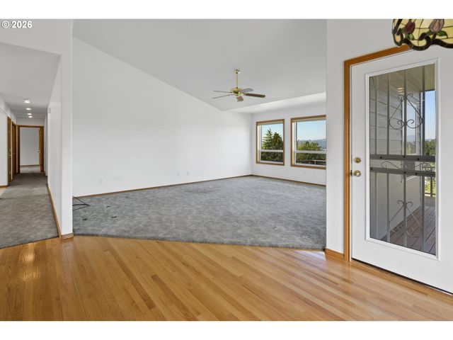 1747 Sw MONTMORE Way, Troutdale, OR 97060