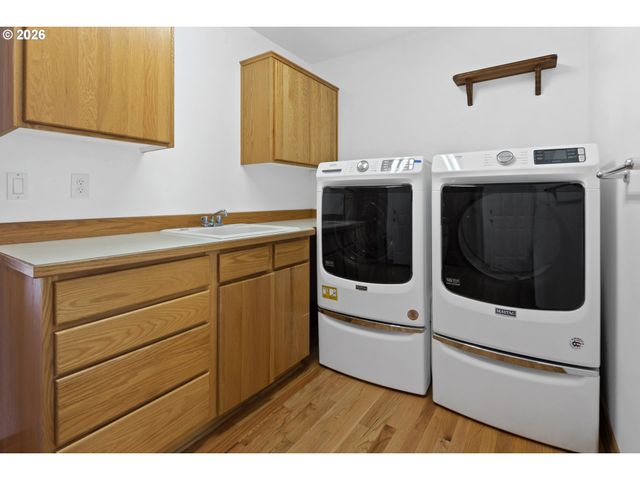 1747 Sw MONTMORE Way, Troutdale, OR 97060