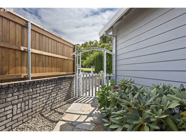 1747 Sw MONTMORE Way, Troutdale, OR 97060