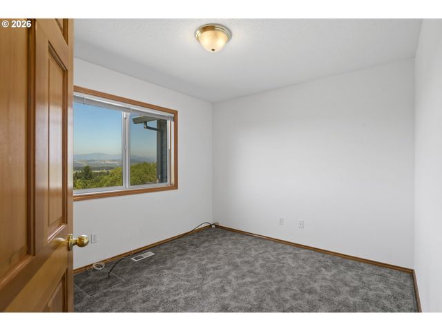 1747 Sw MONTMORE Way, Troutdale, OR 97060