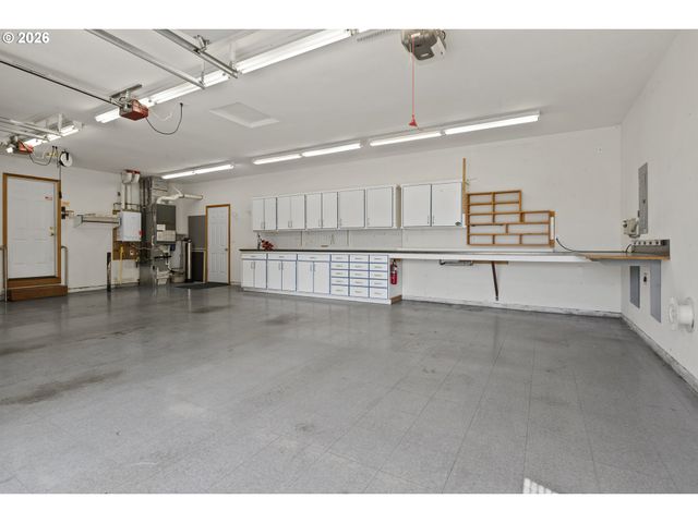 1747 Sw MONTMORE Way, Troutdale, OR 97060
