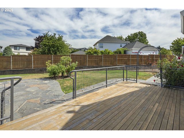 1747 Sw MONTMORE Way, Troutdale, OR 97060