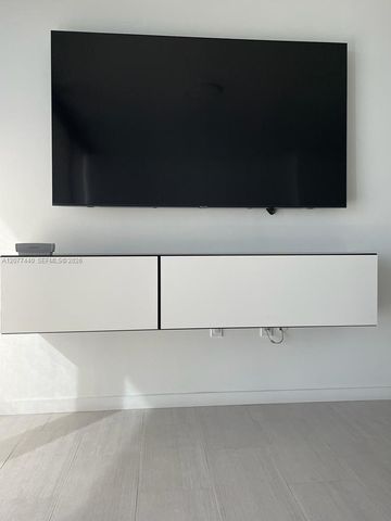 1000 Brickell Plaza 4506, Miami, FL 33131
