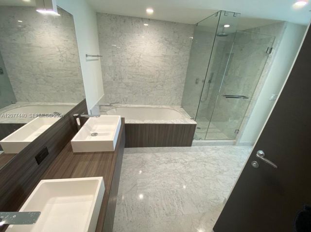 1000 Brickell Plaza 4506, Miami, FL 33131