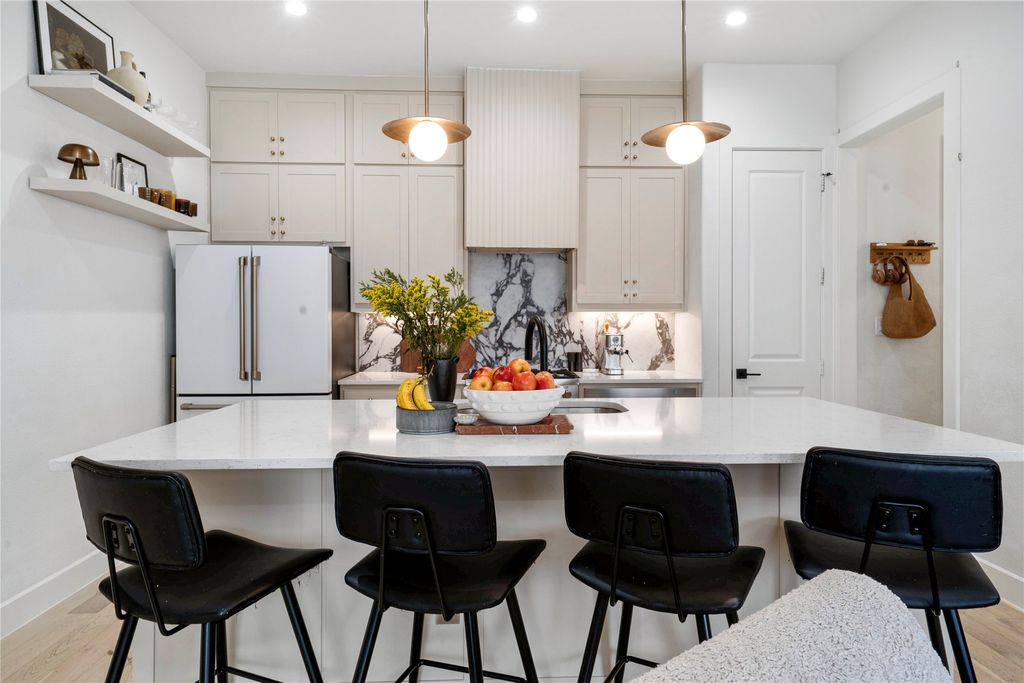 130 Garden Court W, Arlington, TX 76013