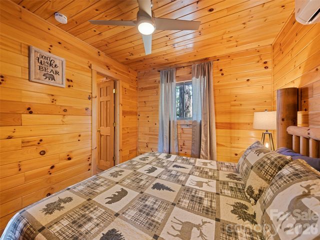 299 Blue Ridge Parkway, Bryson City, NC 28713