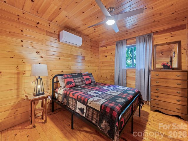 299 Blue Ridge Parkway, Bryson City, NC 28713