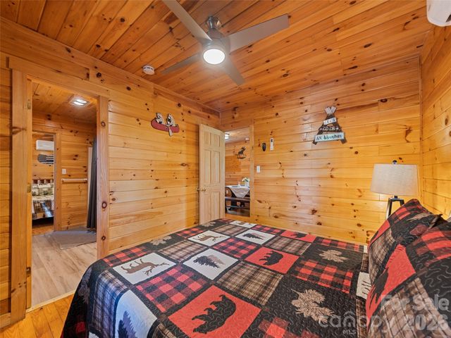 299 Blue Ridge Parkway, Bryson City, NC 28713
